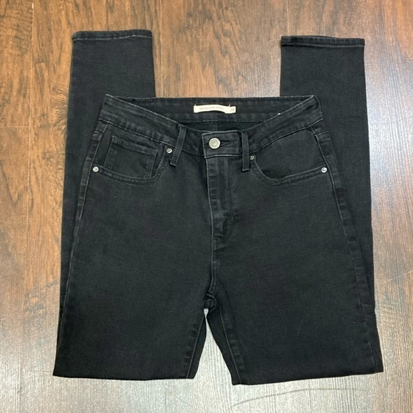 Levi's Denim - LEVIS 721 High Rise  Skinny Jeans in like new condition size 28